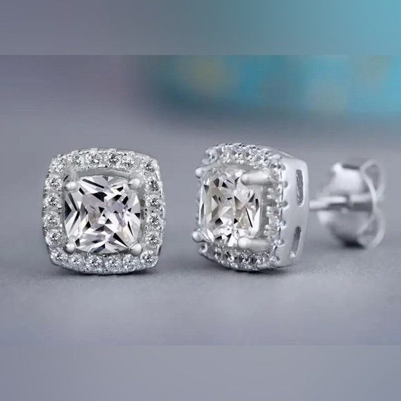 New Simulated Diamonds 925 Sterling Silver Stud Earrings - Picture 1 of 12